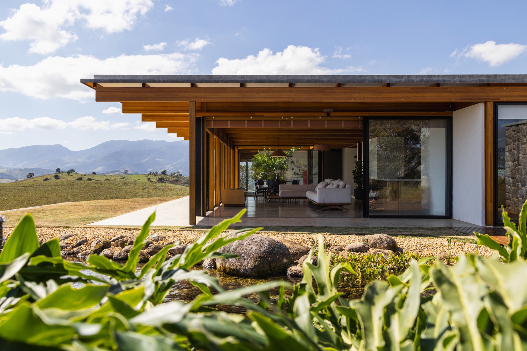 Casa aberta para a serra